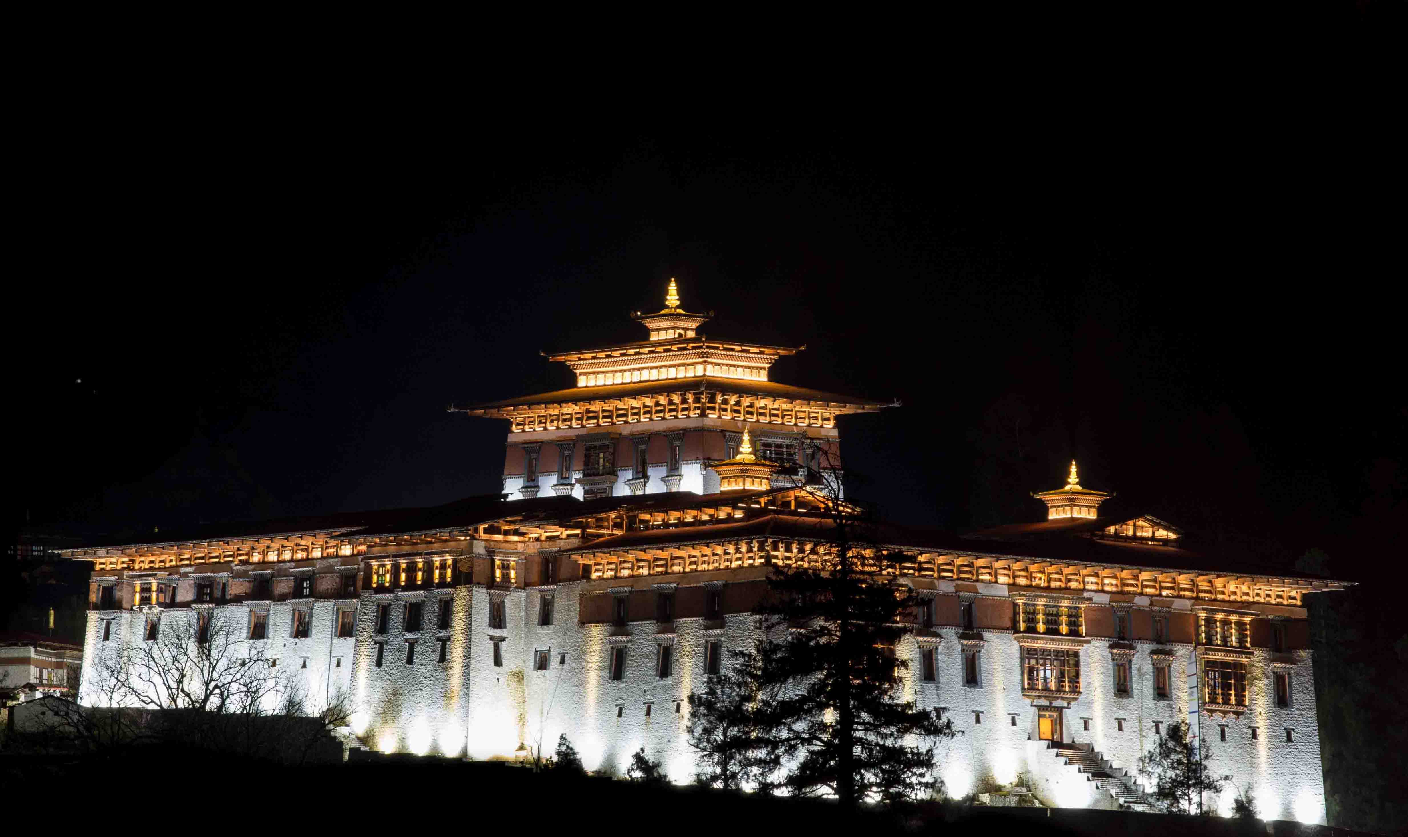 The Mesmerizing Night View of Paro Rinpong Dzong