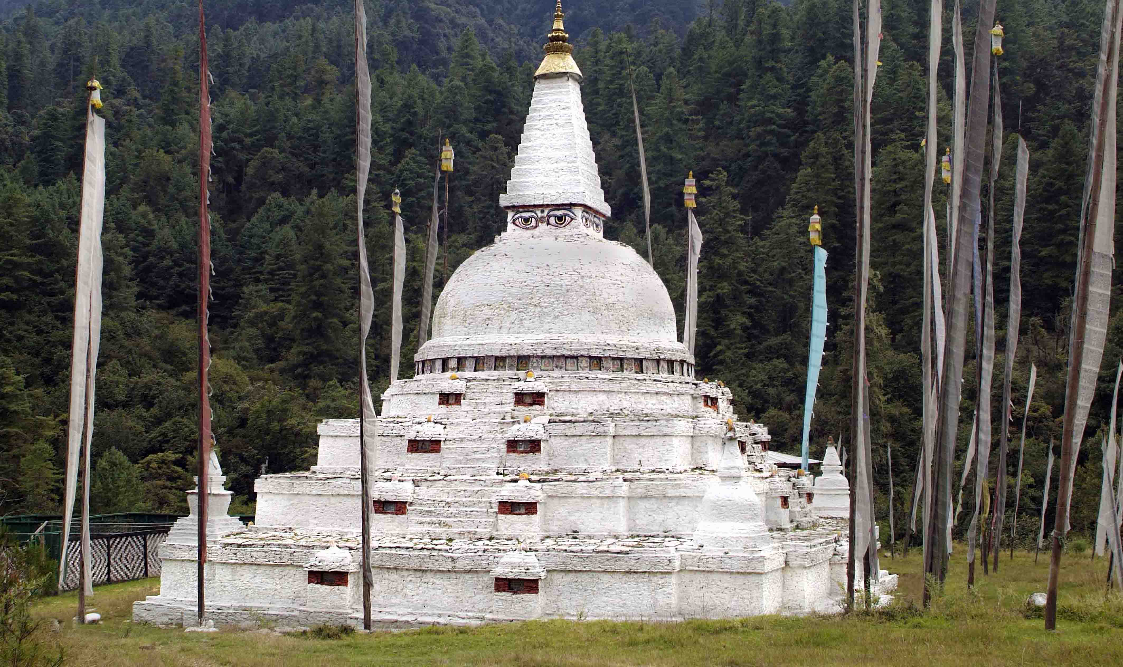 Chendebji Chorten