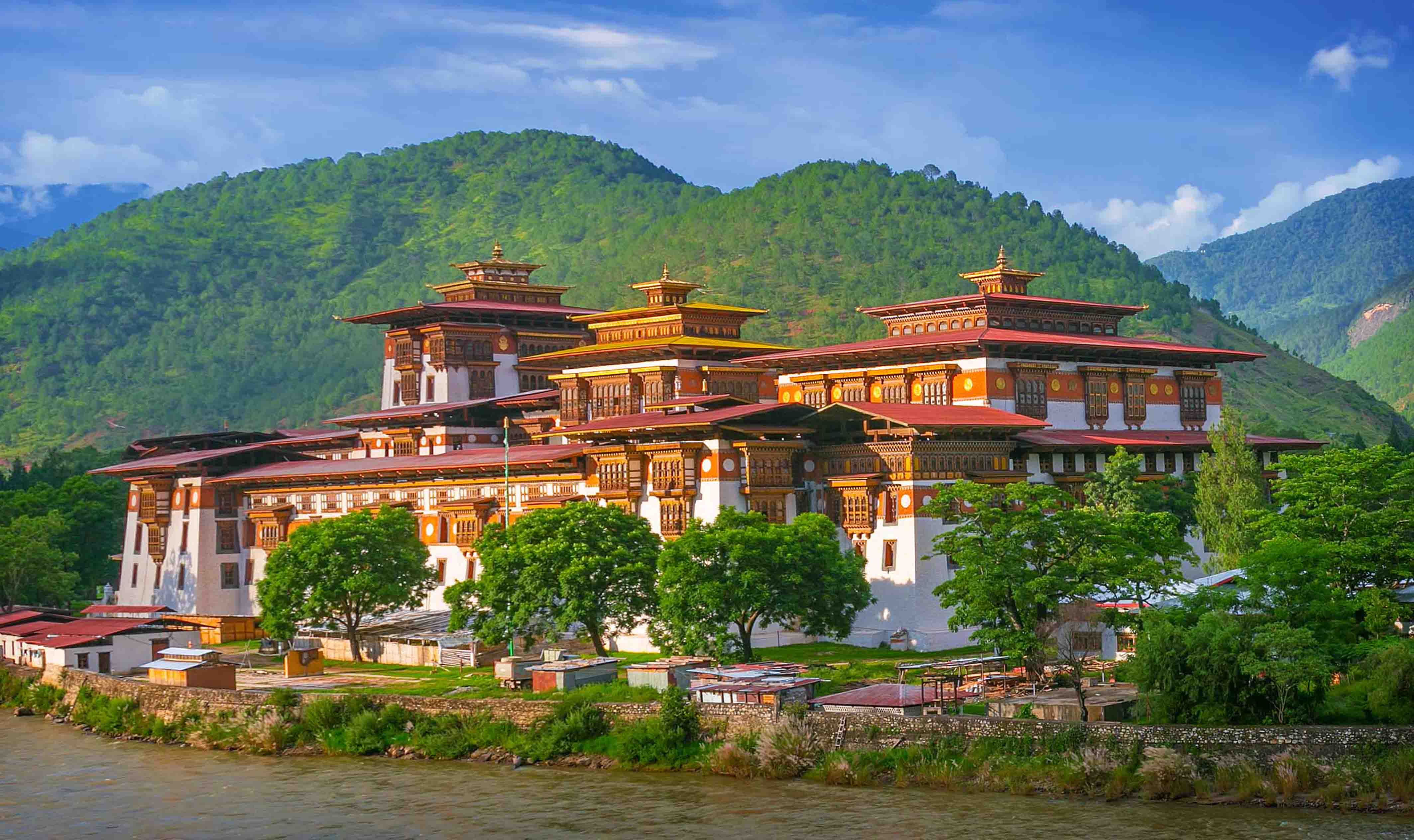 Punakha Dzong - Bhutan Peaceful Tours & Treks
